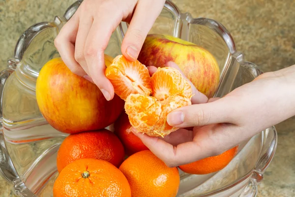 Pomarańczowe owoce gotowe do spożycia — Zdjęcie stockowe