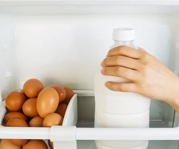 Milk and Eggs — Stock Photo, Image
