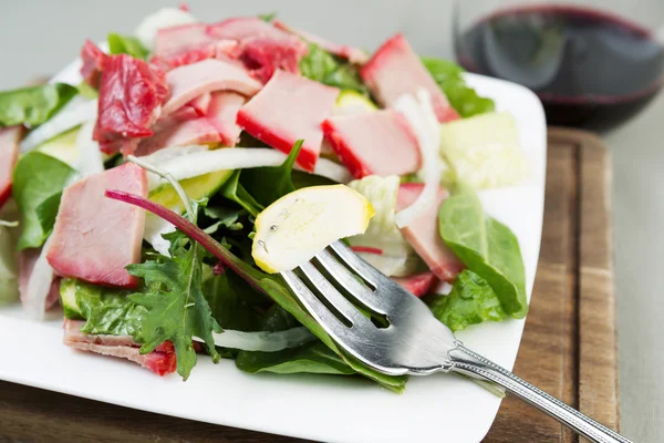 Akşam yemeği için taze salata — Stok fotoğraf