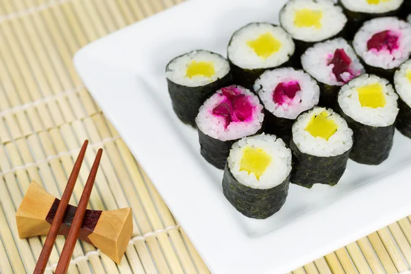 Sushi sottaceto pronto da mangiare — Foto Stock