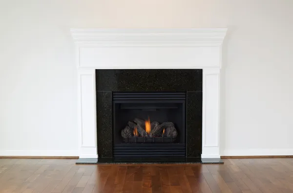 Large Natural Gas Fireplace — Stock Photo, Image