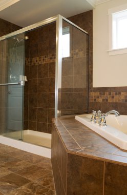 Ana banyo odasında büyük duş 