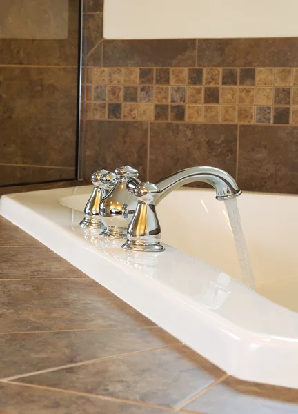 Filling the Bathtub — Stock Photo, Image