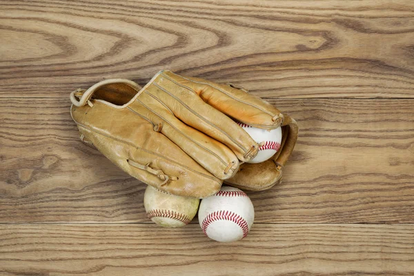 Stary baseball bieg na wieku drewna — Zdjęcie stockowe