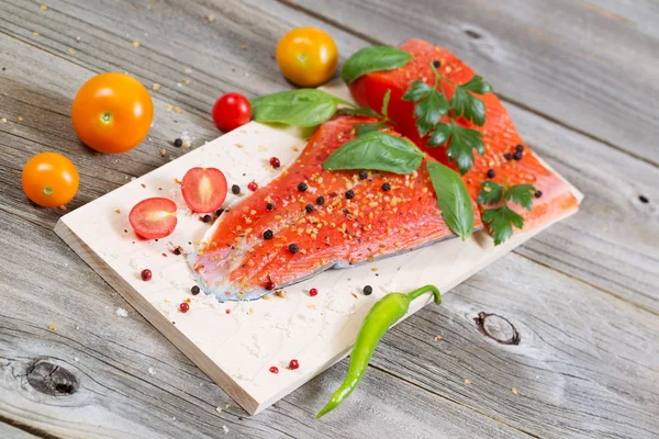 Healthy Salmon ready for cooking — Stock Photo, Image