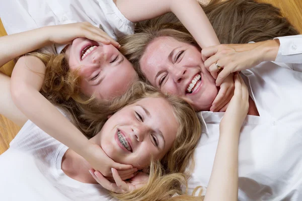 Family Circle of Mother and her girls on the floor — Stock Photo, Image
