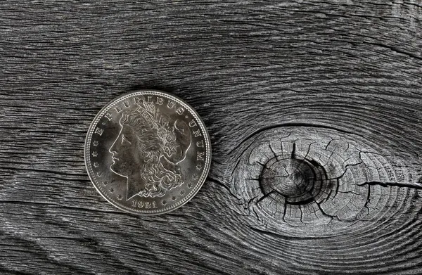 1921 Vintage Silver Morgan Dollar Last Year Minted Aged Wooden — Stock Photo, Image