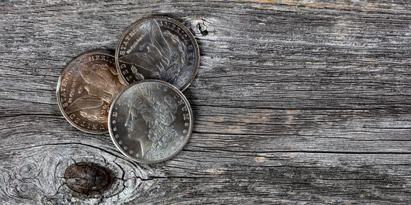 Vintage Samling Morgan Silver Dollar Visar Patina Finish Rustika Träskivor — Stockfoto