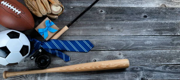 Corbata Azul Fútbol Equipo Pesca Béisbol Bate Fútbol Una Caja —  Fotos de Stock