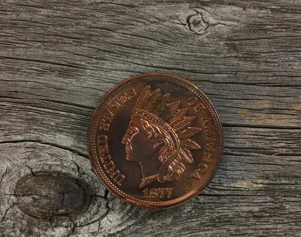 Stany Zjednoczone Vintage Historyczne Indyjski Głowa Moneta Centa Rustykalnym Drewnie — Zdjęcie stockowe