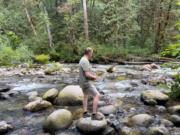 Homme Mûr Pêche Sur Petit Ruisseau Dans État Washington Pour — Photo