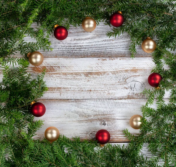 Real Fir Wreath Gold Red Ball Ornaments White Rustic Wood — Fotografia de Stock