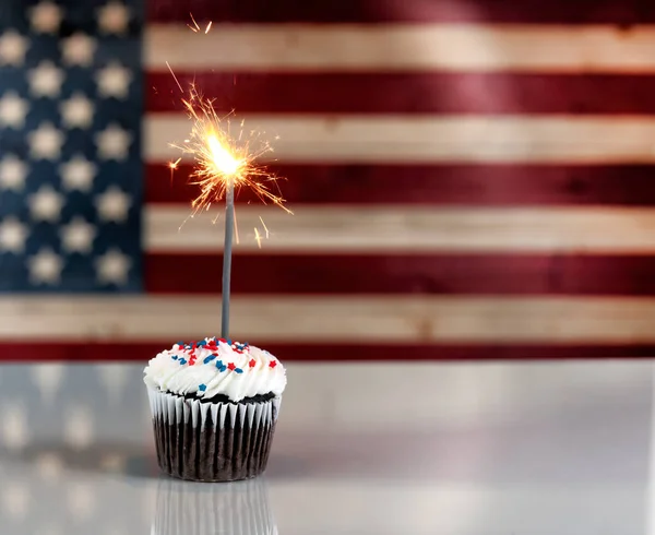 Usa Independence Day Celebration Decorated Cupcake Glowing Sparklers Flag Background — Stock Photo, Image