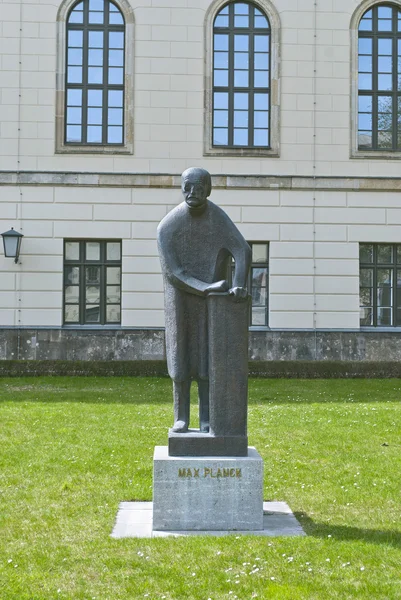 Estátua de Max Planck em Berlim — Fotografia de Stock