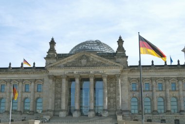 Berlin 'deki Reichstag binası