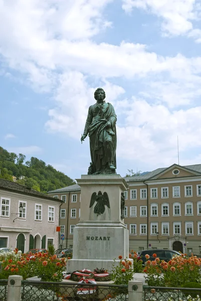 Standbeeld van mozart in salzburg — Stockfoto