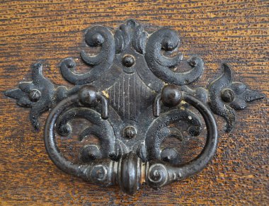 eski metal kapı kolu