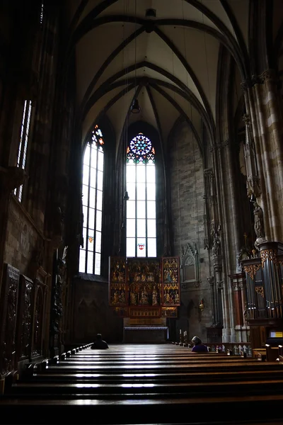 Dentro da catedral de Stephans Viena, Áustria — Fotografia de Stock