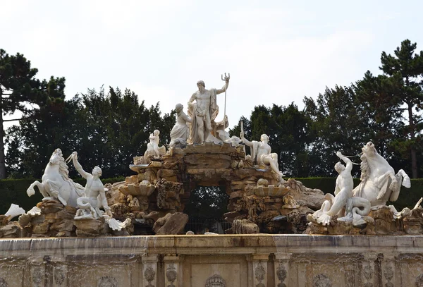 Neptunus fontein op het Schönbrunn — Stockfoto