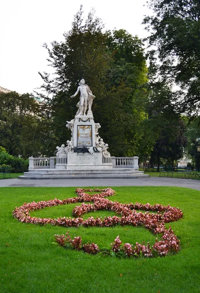 Statue of Amadeus Mozart — Stock Photo, Image