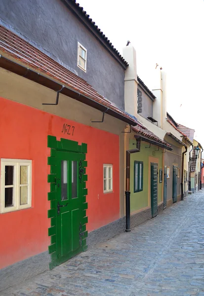 Häuser in der Straße "zlata ulicka", Prag — Stockfoto