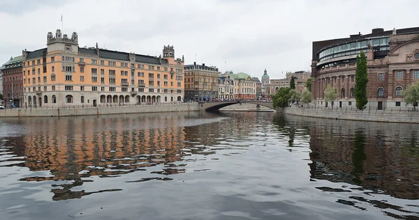 Stockholm Riksdag and bridge — Stock Photo, Image