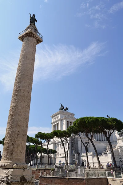 Trajan 列在广场威尼斯，罗马，意大利 — 图库照片