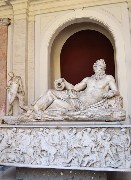 Klassieke Griekse marmeren beeldhouwwerk in Vaticaanse museum, Italië — Stockfoto