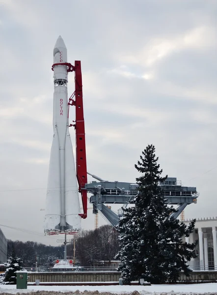 Monumento de foguete espacial Vostok-1 em Moscou, Rússia — Fotografia de Stock