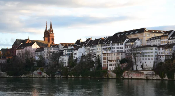 Alte Gebäude Ufer Bei Sonnenuntergang Basel Schweiz — Stockfoto