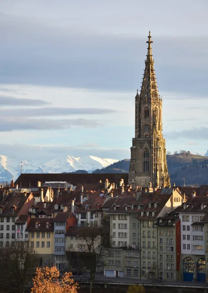 Aare nehrinden Bern şehri manzarası