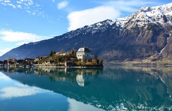 瑞士Iseltwald的Seeburg城堡和Brienz湖 — 图库照片
