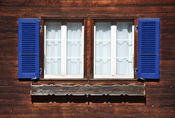 Vieilles Fenêtres Ouvertes Une Maison Dans Village Suisse — Photo