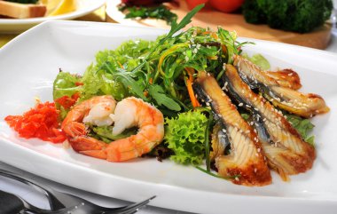 Deniz ürünleri salatası