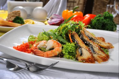 Deniz ürünleri salatası