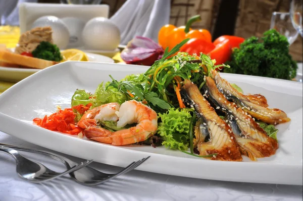 Deniz ürünleri salatası