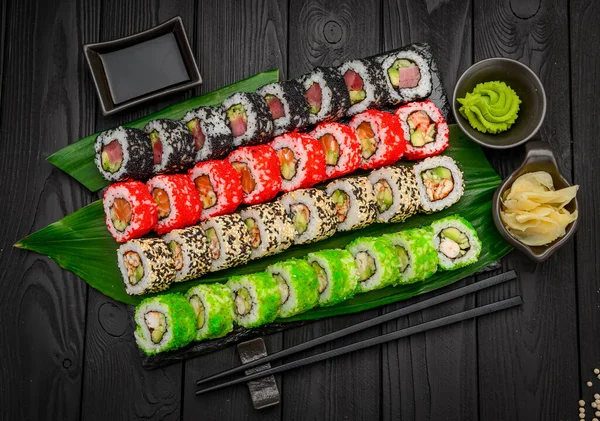 Sushi Inspelning Philadelphia Rulle Kalifornien Unagi Svart Drake Med Färska — Stockfoto