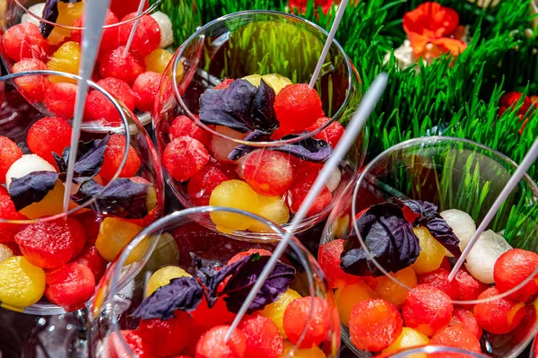 Kalte Erdbeer Limonade Einmachglas Isoliert Auf Weißem Hintergrund — Stockfoto