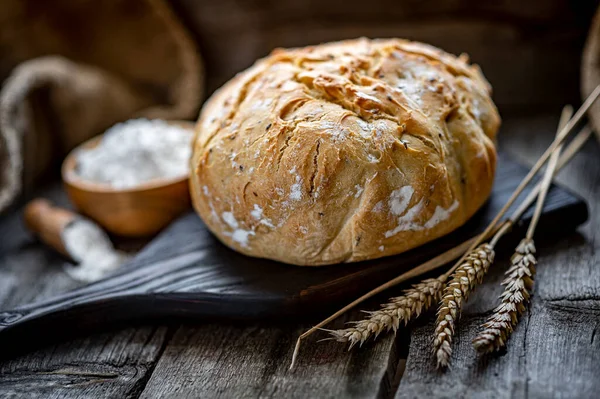Färskt Hembakat Bröd Ett Träbord Hälsosam Mat Bakning Bröd Ett — Stockfoto