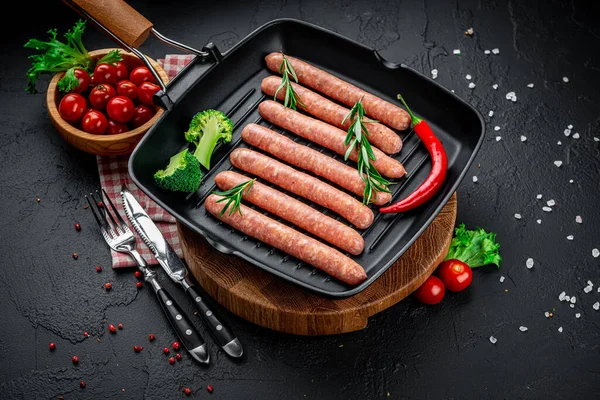 Raw Meat Sausages Square Grill Pan Herbs Spices Munich Sausages — Stok fotoğraf