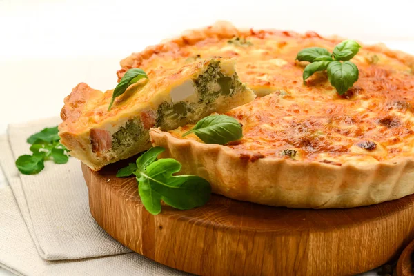 Torta Quiche Com Salmão Espinafre Queijo Alimentos Saudáveis — Fotografia de Stock