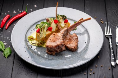 Rack of lamb with potato gratin and grilled broccoli. Photo for the restaurant menu