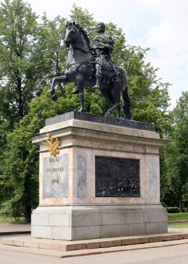 Aziz Michael Kalesi önündeki Büyük Peter Anıtı, Saint Petersburg, Rusya