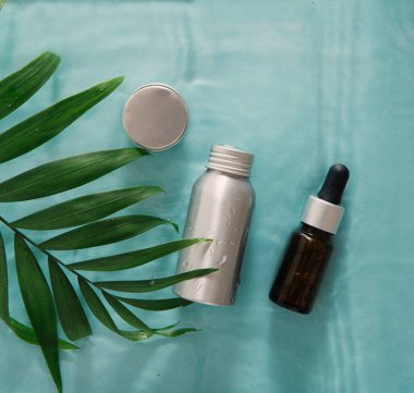 Sıfır atık plastiksiz kozmetik su sıçraması