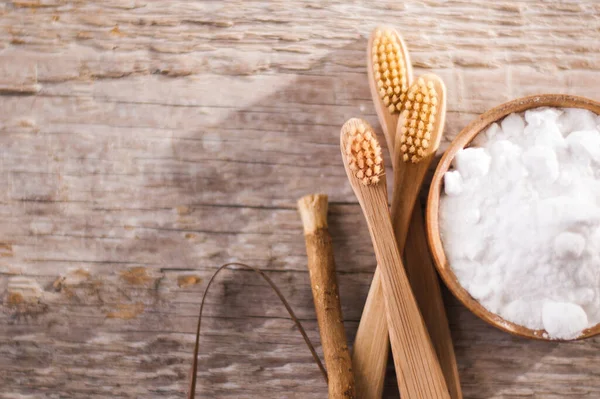 sıfır atık bambu diş fırçası. Yüksek kalite fotoğraf 