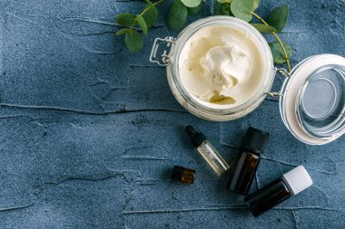 Evde nemlendirici vücut yağı yapmak için gerekli malzemeler. Yüksek kalite fotoğraf