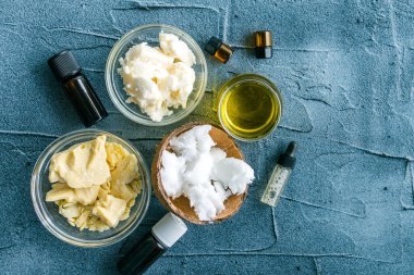 Shea yağı, kakao yağı ve hindistan cevizi yağı deriyi nemlendirir. Yüksek kalite fotoğraf.