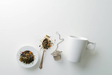 Tek kullanımlık çay poşetlerinden vazgeçme konsepti. Yüksek kalite fotoğraf