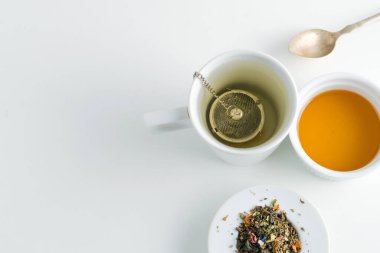 Tek kullanımlık çay poşetlerinden vazgeçme konsepti. Yüksek kalite fotoğraf