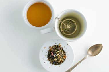 Tek kullanımlık çay poşetlerinden vazgeçme konsepti. Yüksek kalite fotoğraf